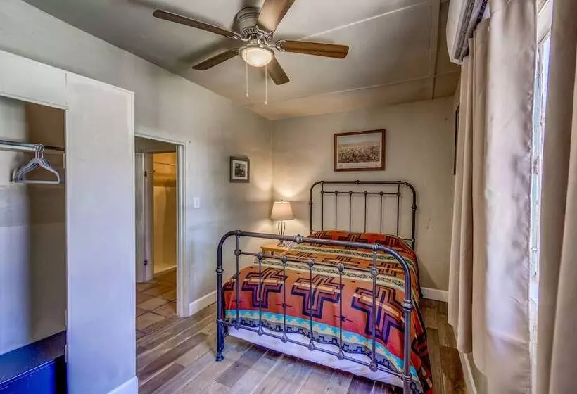 Motelli Tombstone San Jose House