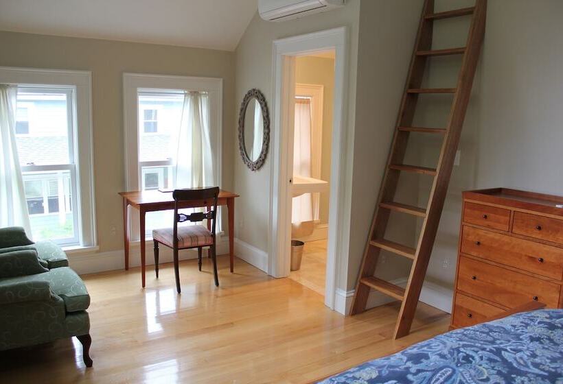 24 East Main Street B&b