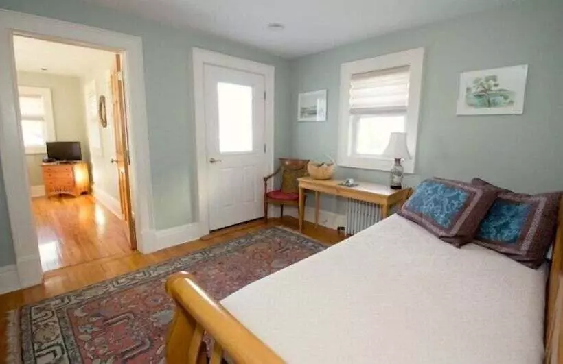 24 East Main Street B&b