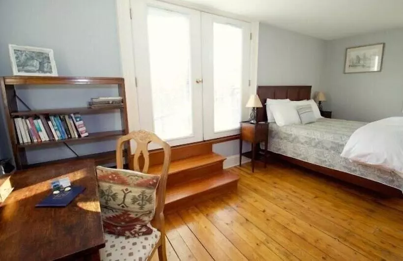 24 East Main Street B&b