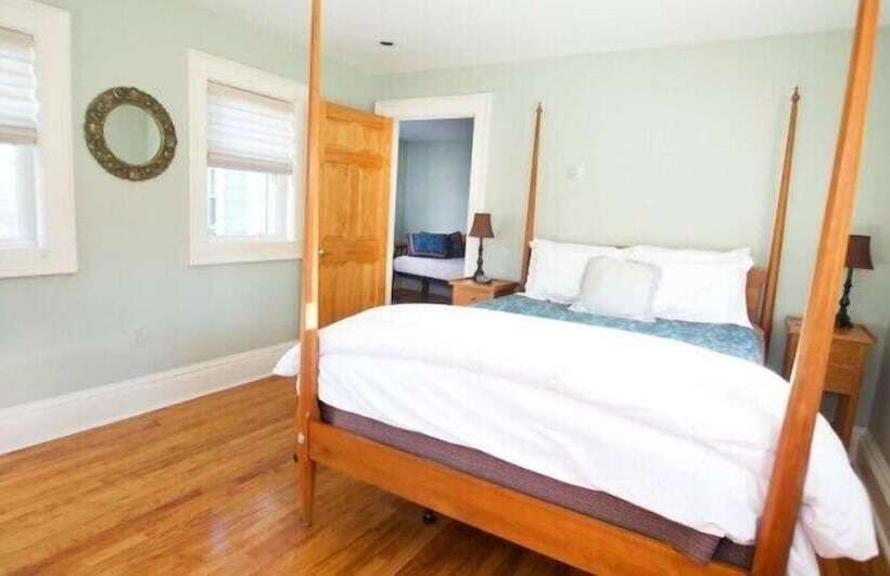 24 East Main Street B&b