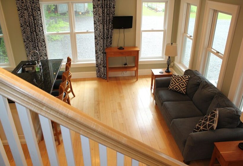 24 East Main Street B&b