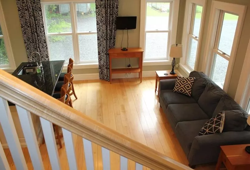 24 East Main Street B&b