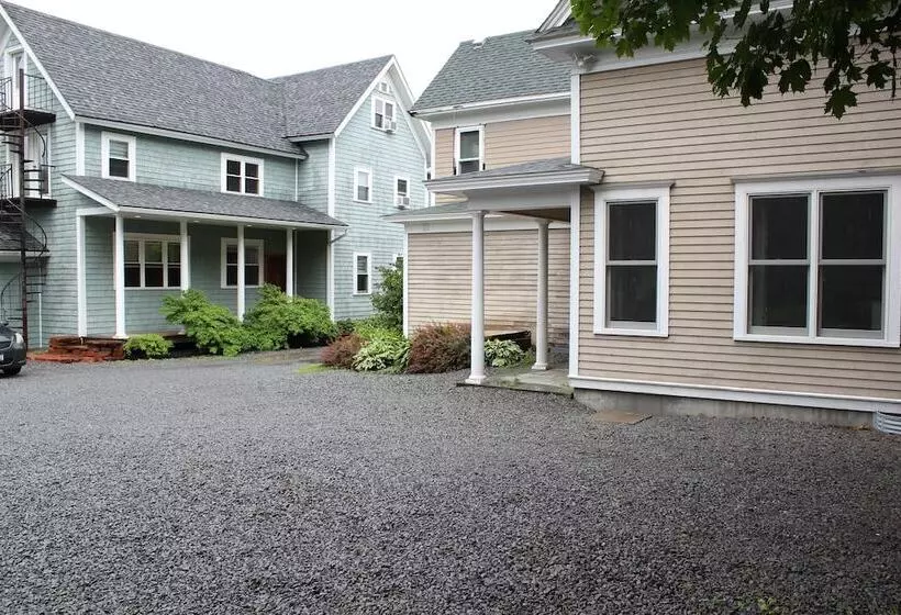 24 East Main Street B&b