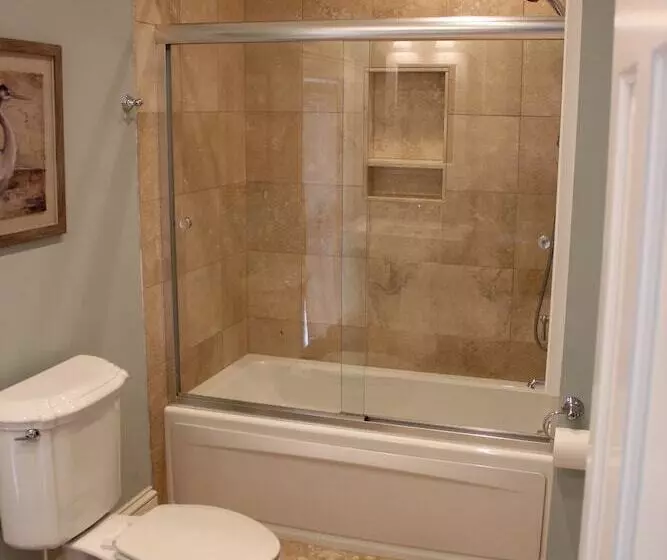 24 East Main Street B&b