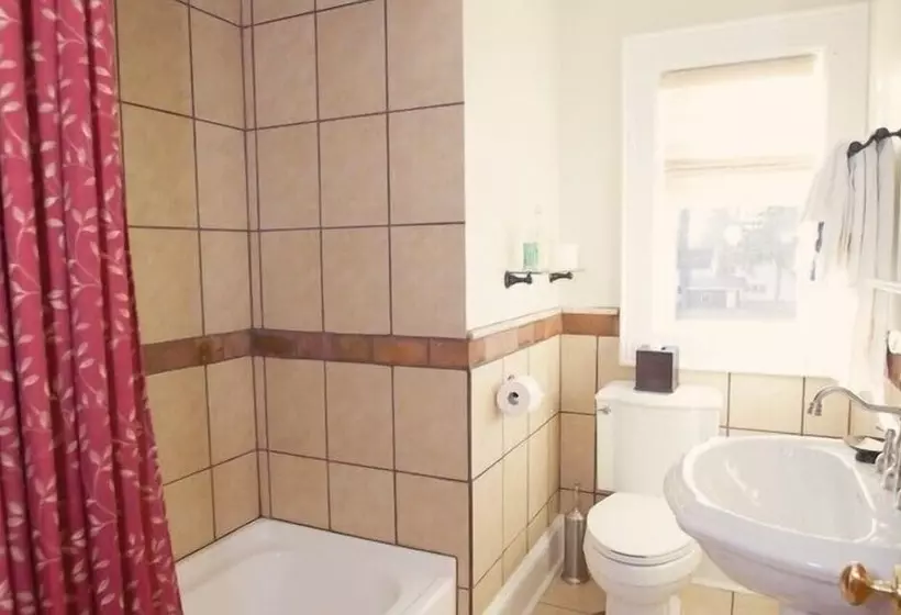 24 East Main Street B&b