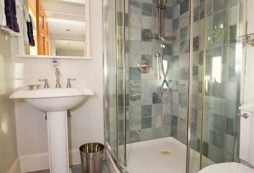 24 East Main Street B&b