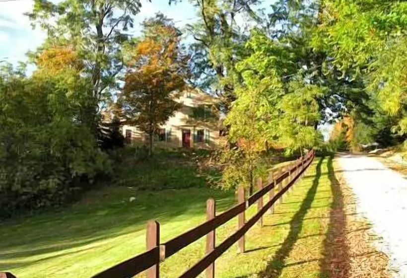 Aamiaismajoitus (B&B) Inn At Neshobe River