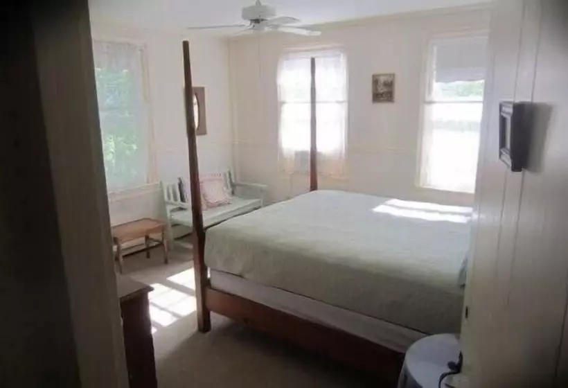 Aamiaismajoitus (B&B) Inn At Neshobe River