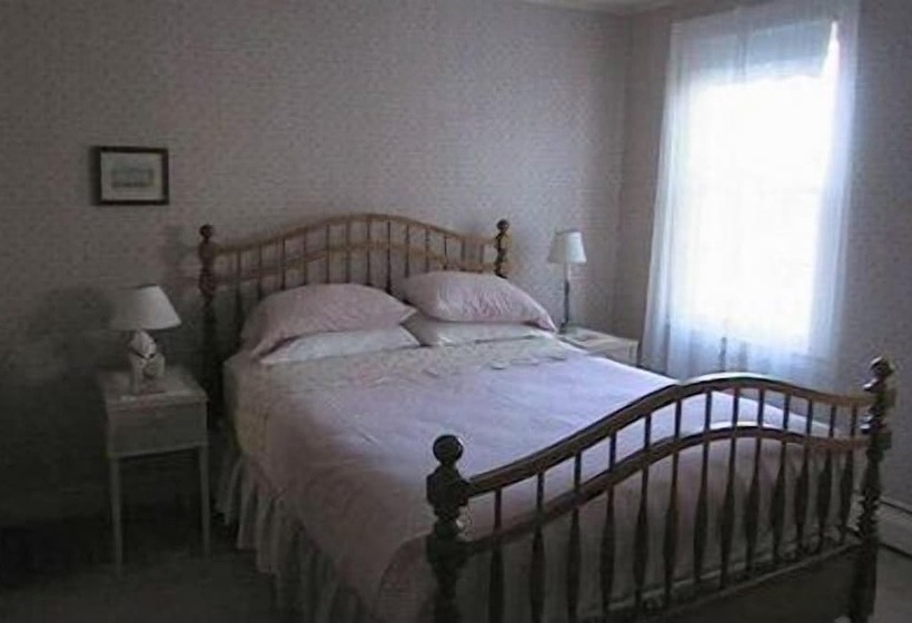 住宿加早餐  Inn At Neshobe River