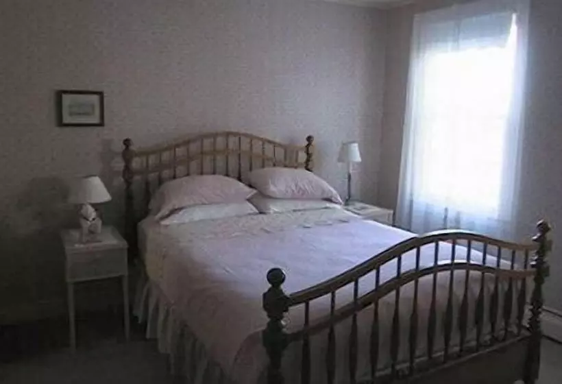 Aamiaismajoitus (B&B) Inn At Neshobe River