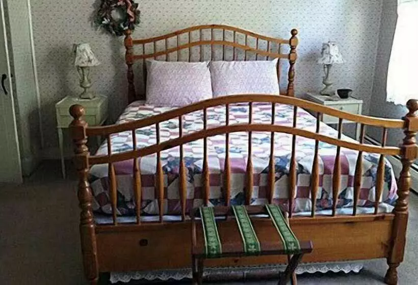 Aamiaismajoitus (B&B) Inn At Neshobe River