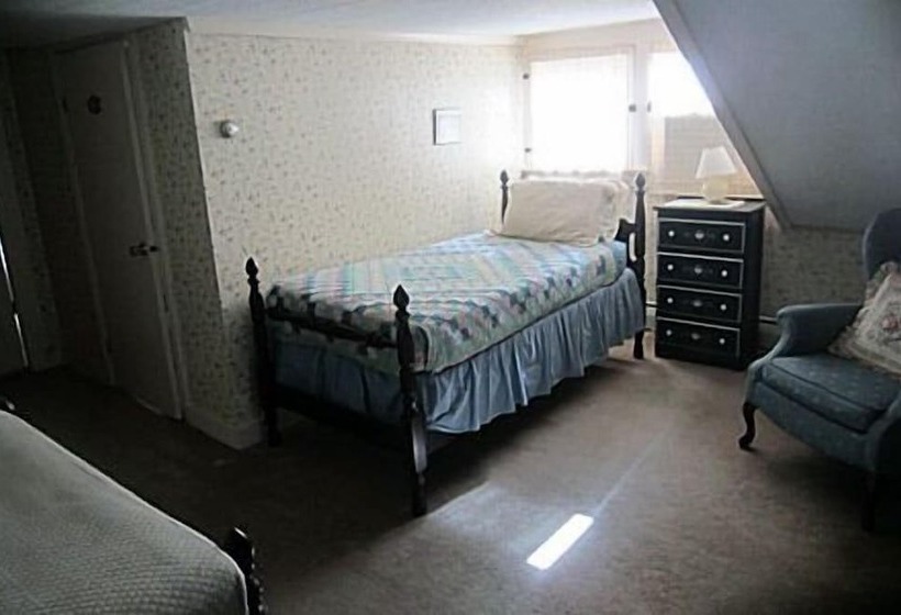 住宿加早餐  Inn At Neshobe River