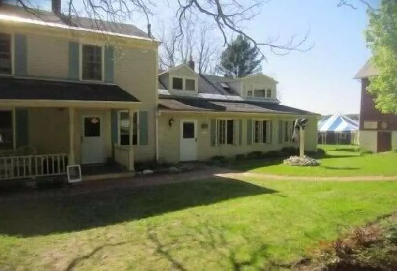 Aamiaismajoitus (B&B) Inn At Neshobe River