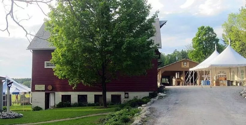 Aamiaismajoitus (B&B) Inn At Neshobe River