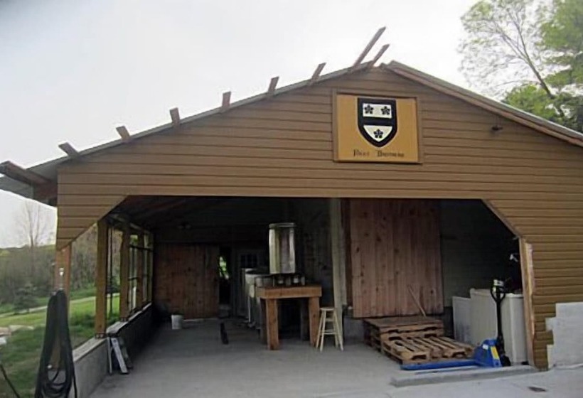 住宿加早餐  Inn At Neshobe River