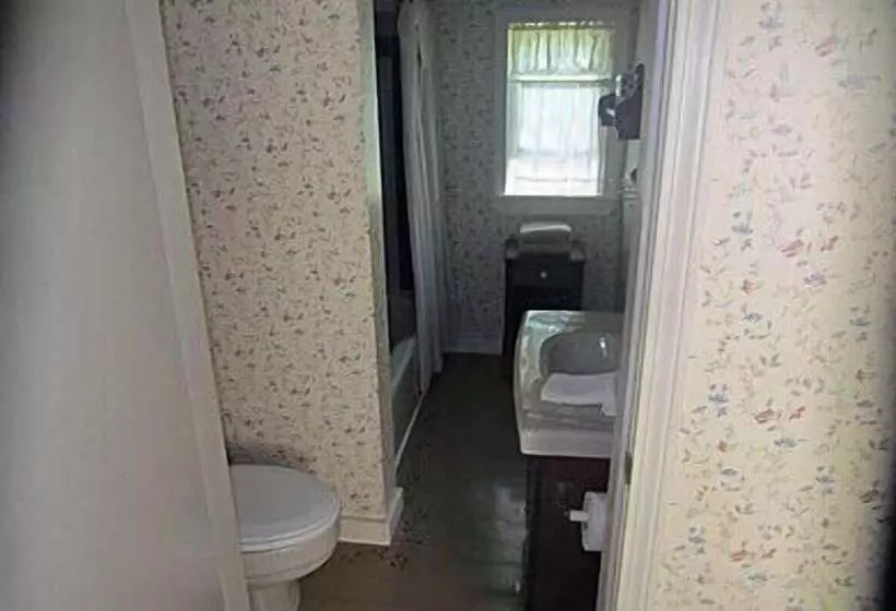 Aamiaismajoitus (B&B) Inn At Neshobe River