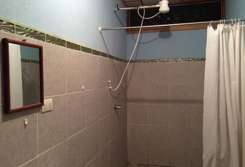 Hakuna Matata Drake Bay Hostel