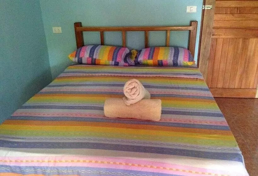 Hakuna Matata Drake Bay Hostel
