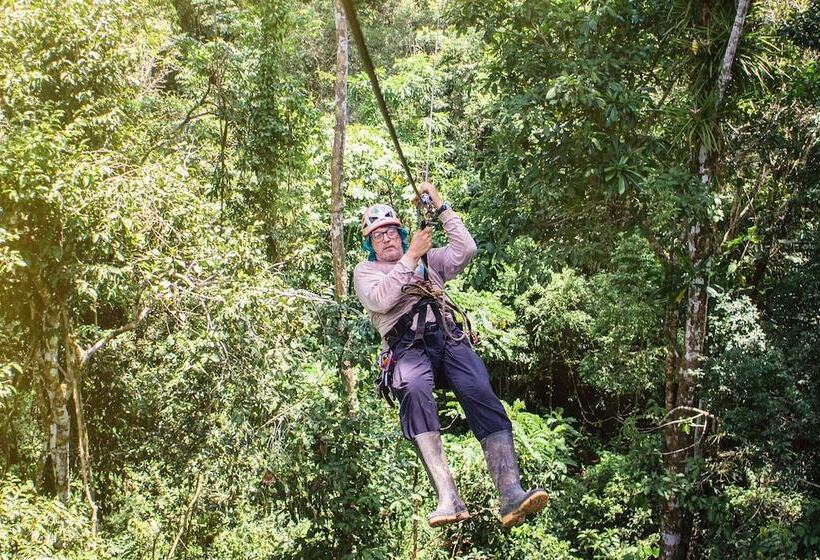 هتل Avatar Amazon Lodge & Canopy Park