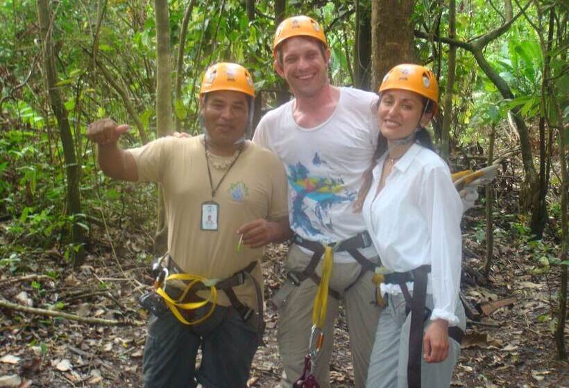 هتل Avatar Amazon Lodge & Canopy Park
