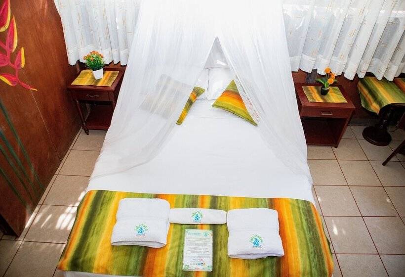 هتل Avatar Amazon Lodge & Canopy Park