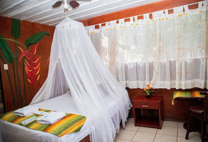 هتل Avatar Amazon Lodge & Canopy Park