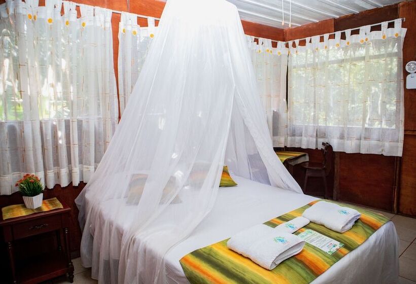 هتل Avatar Amazon Lodge & Canopy Park