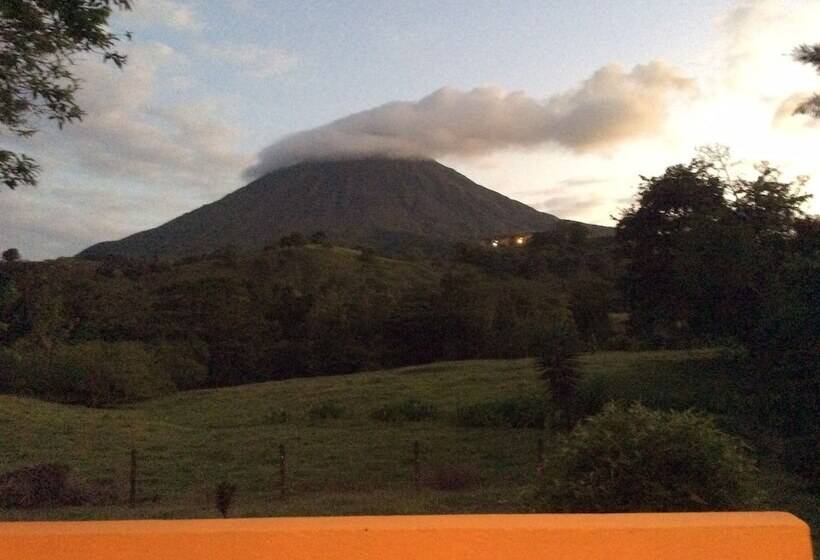 هتل Cabinas Los Guayabos