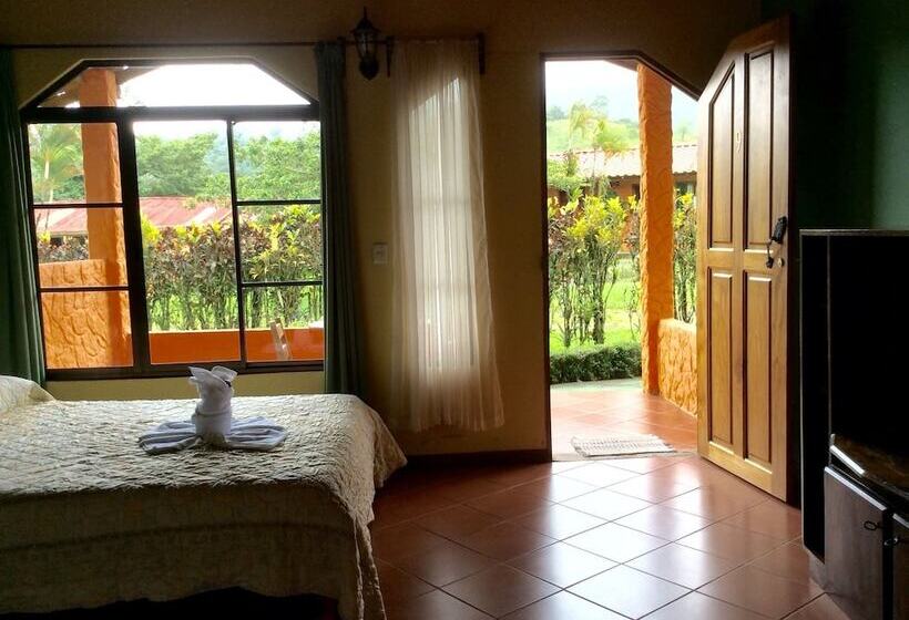 هتل Cabinas Los Guayabos