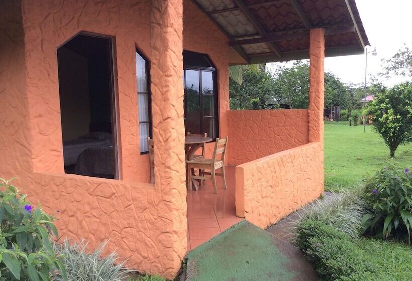 هتل Cabinas Los Guayabos