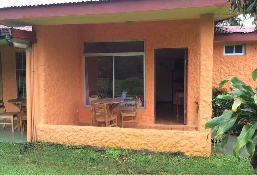 هتل Cabinas Los Guayabos