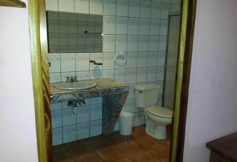 هتل Cabinas Los Guayabos