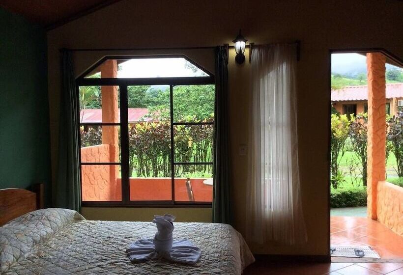 هتل Cabinas Los Guayabos