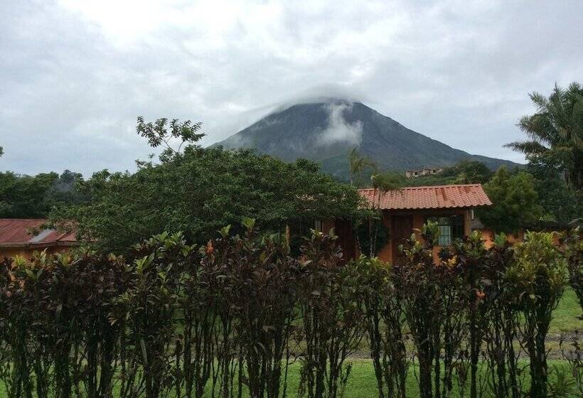 هتل Cabinas Los Guayabos
