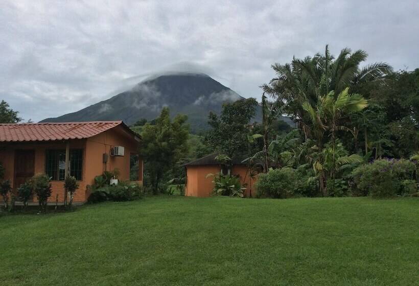 هتل Cabinas Los Guayabos