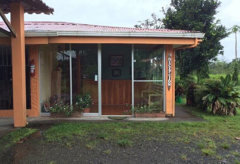 هتل Cabinas Los Guayabos