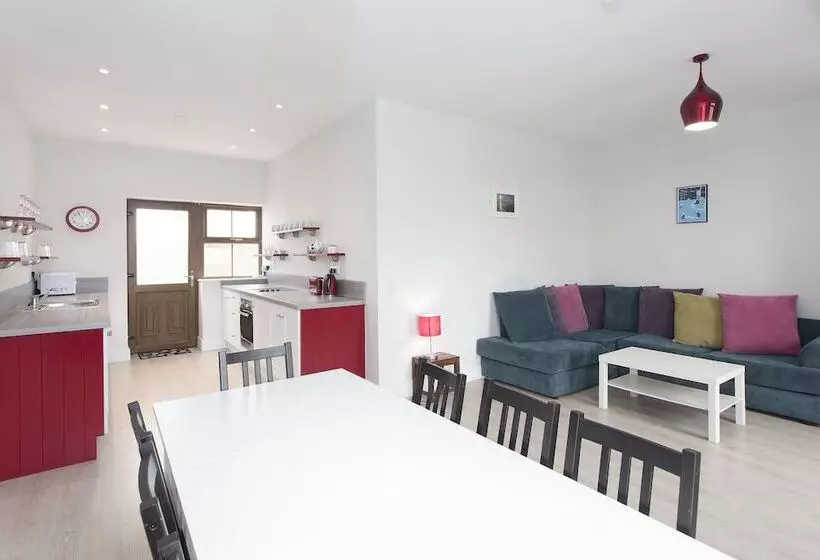 Hotelli Garryvoe Beach Homes