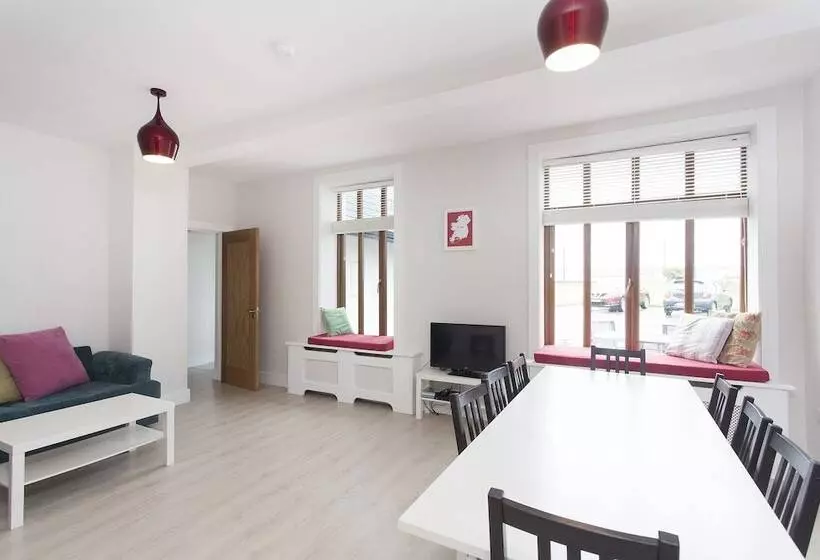 Hotelli Garryvoe Beach Homes