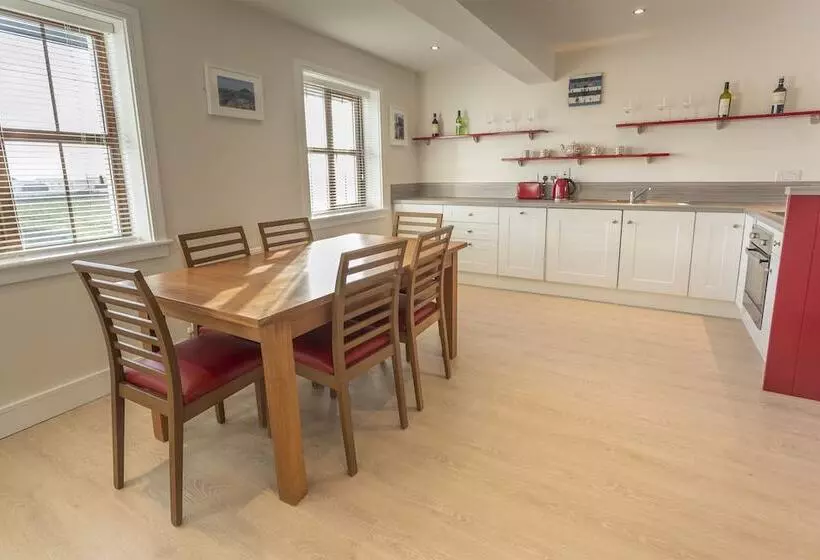 Hotelli Garryvoe Beach Homes