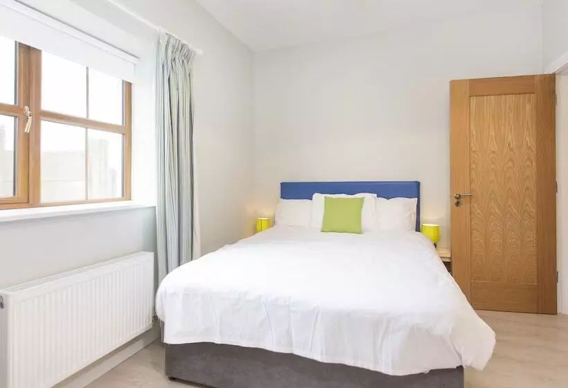 Hotelli Garryvoe Beach Homes