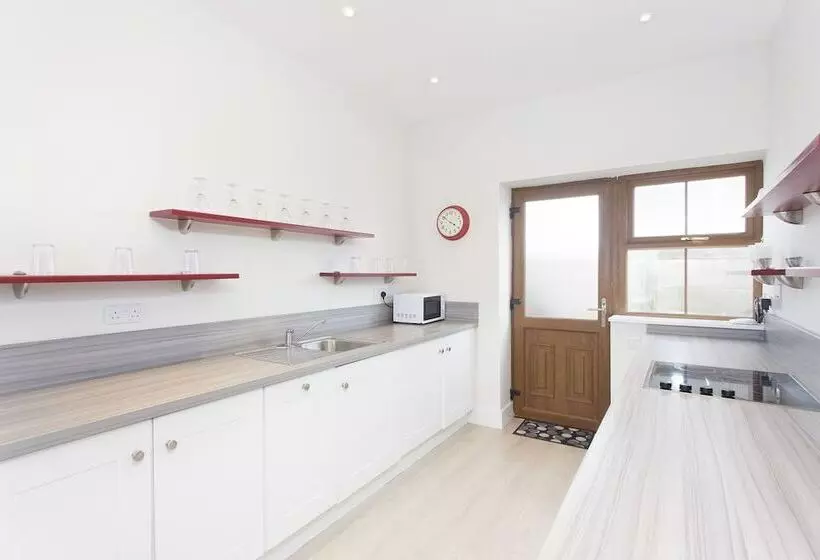 Hotelli Garryvoe Beach Homes