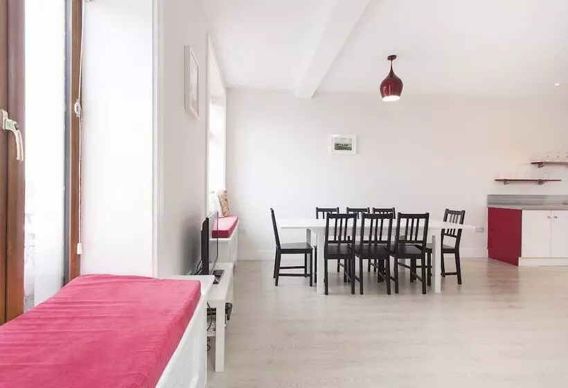 Hotelli Garryvoe Beach Homes