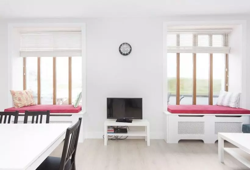 Hotelli Garryvoe Beach Homes