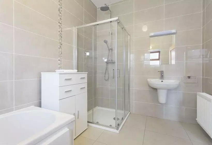 Hotelli Garryvoe Beach Homes