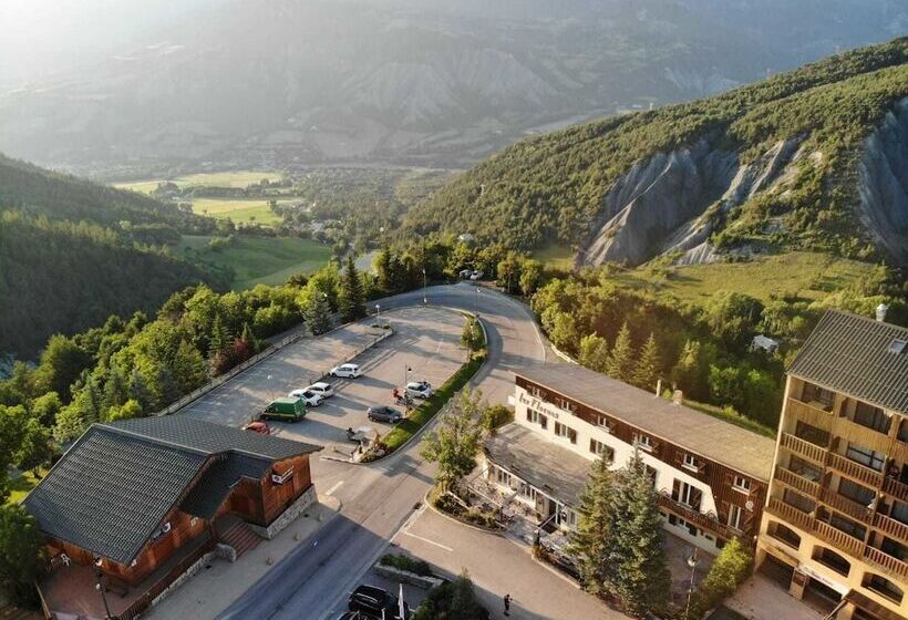 هتل Hôtel Les Flocons