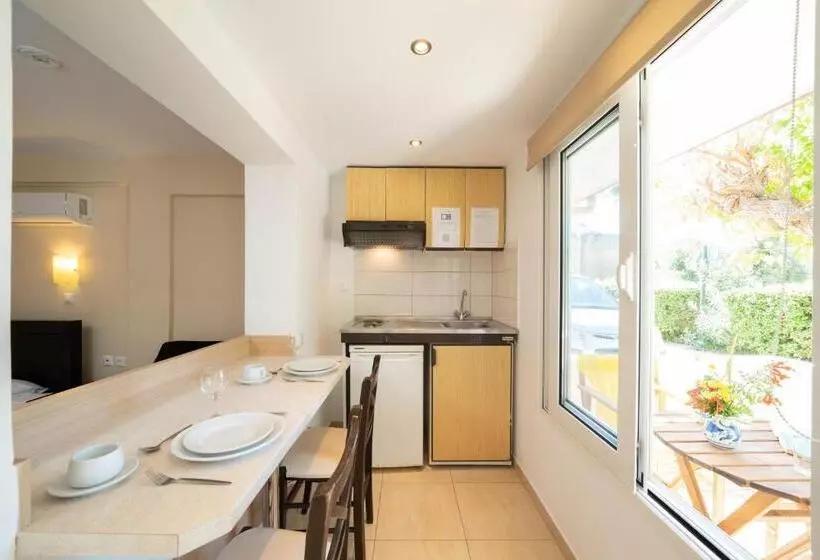 هتل Lorenzo House Apartments