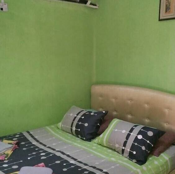 בית מלון כפרי Pangkor Inn Chalet