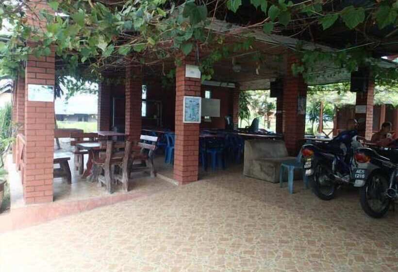 בית מלון כפרי Pangkor Inn Chalet