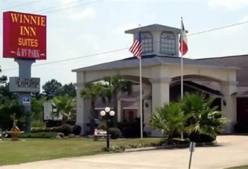 Hotelli Winnie Inn & Suites